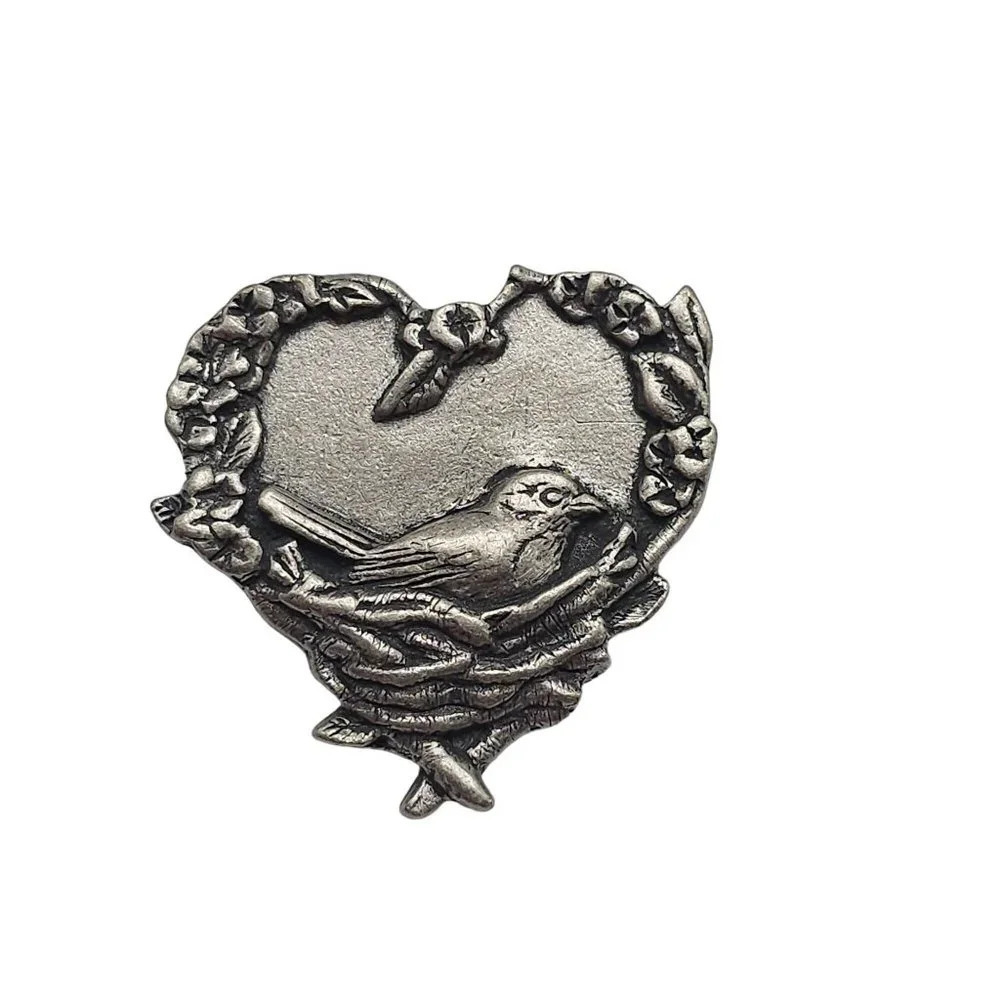 Birds & Blooms 2004 Pewter Silver Tone Heart Shaped Bird Nest Brooch Pin 1 1/4”